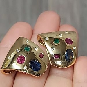 An exquisite pair of Artisanal Crafted 18kt Yellow Gold Clip-back Earrings